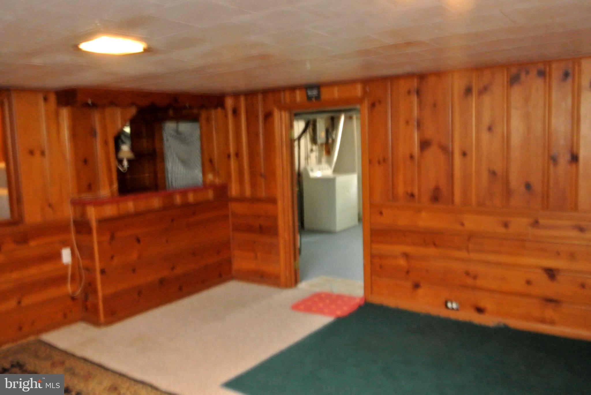 1827 Glen Ridge Road Towson, MD 21286 - Photo 27 of 39 Rec room with bar
