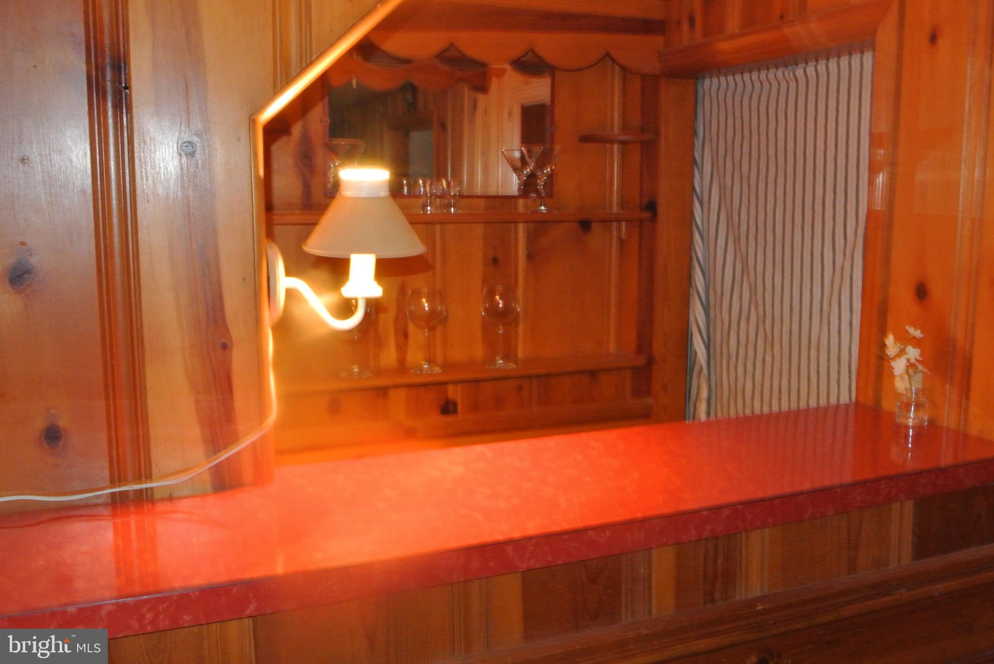 1827 Glen Ridge Road Towson, MD 21286 - Photo 28 of 39 Bar