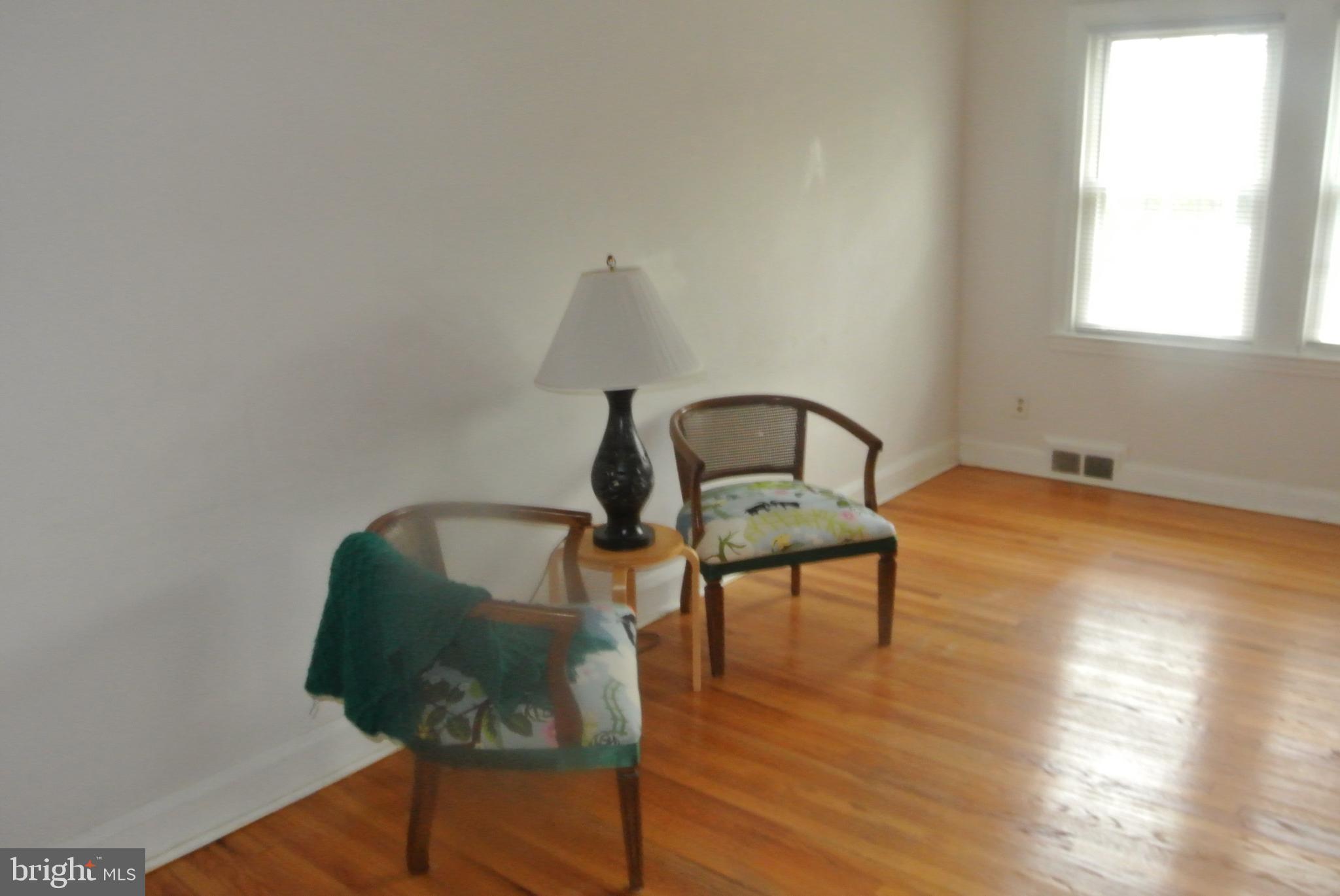 1827 Glen Ridge Road Towson, MD 21286 - Photo 7 of 39 Large living room