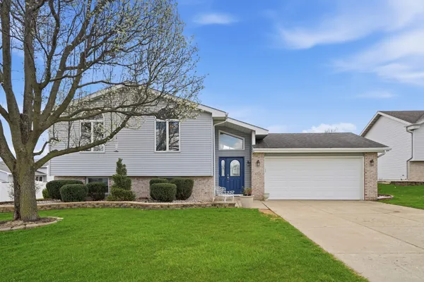 $389,900 | 6325 West 89th Avenue, Crown Point, IN 46307