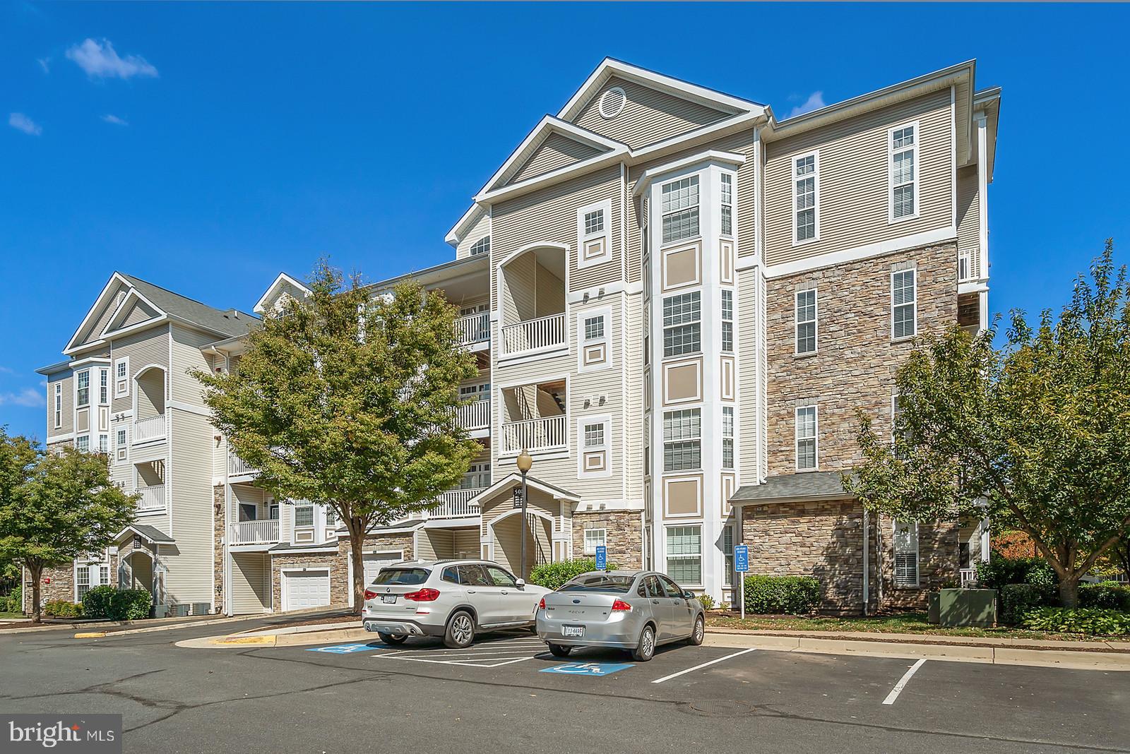 508 Sunset View Terrace Southeast, Unit 306 Leesburg, VA 20175 - Photo 1 of 46