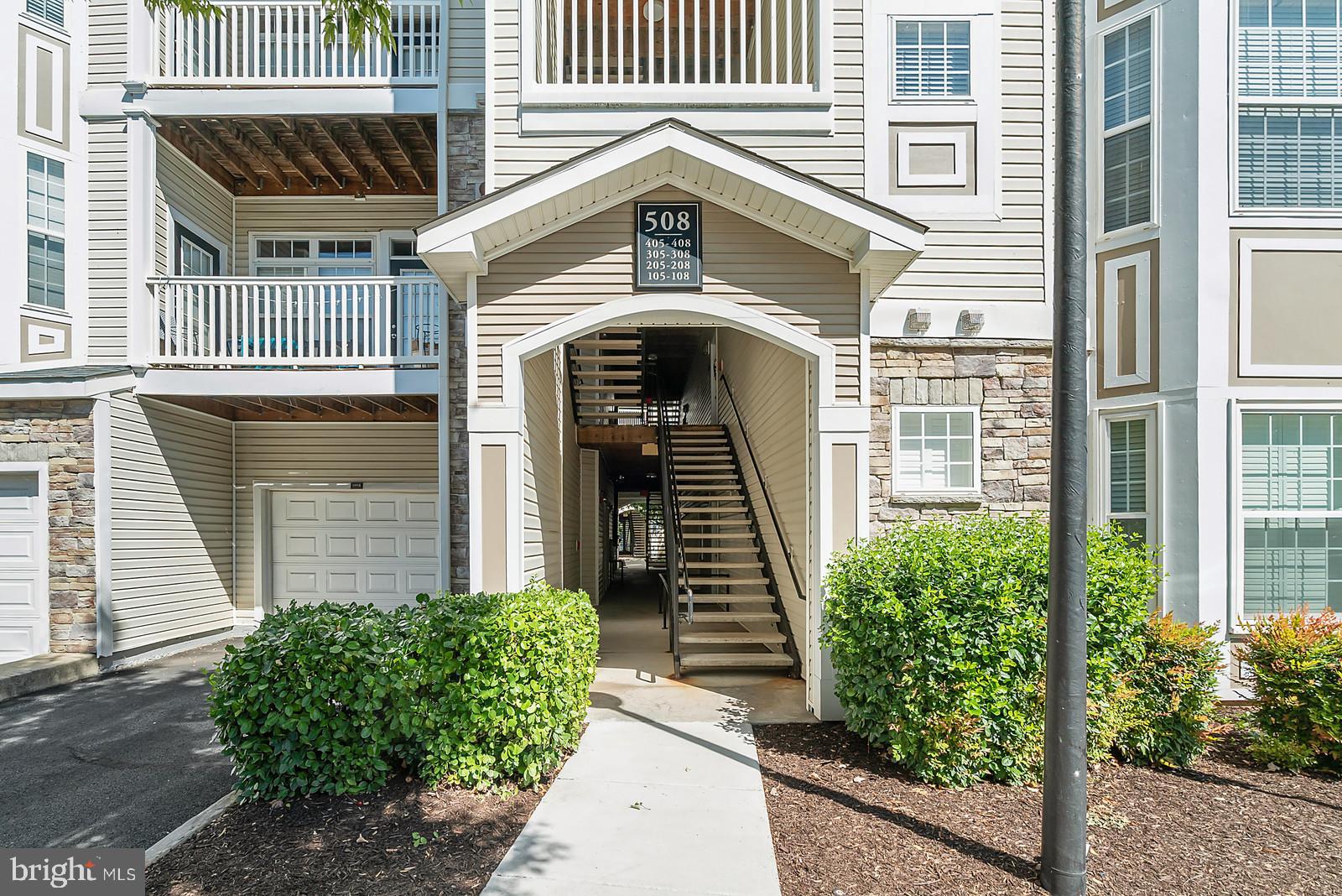 508 Sunset View Terrace Southeast, Unit 306 Leesburg, VA 20175 - Photo 2 of 46