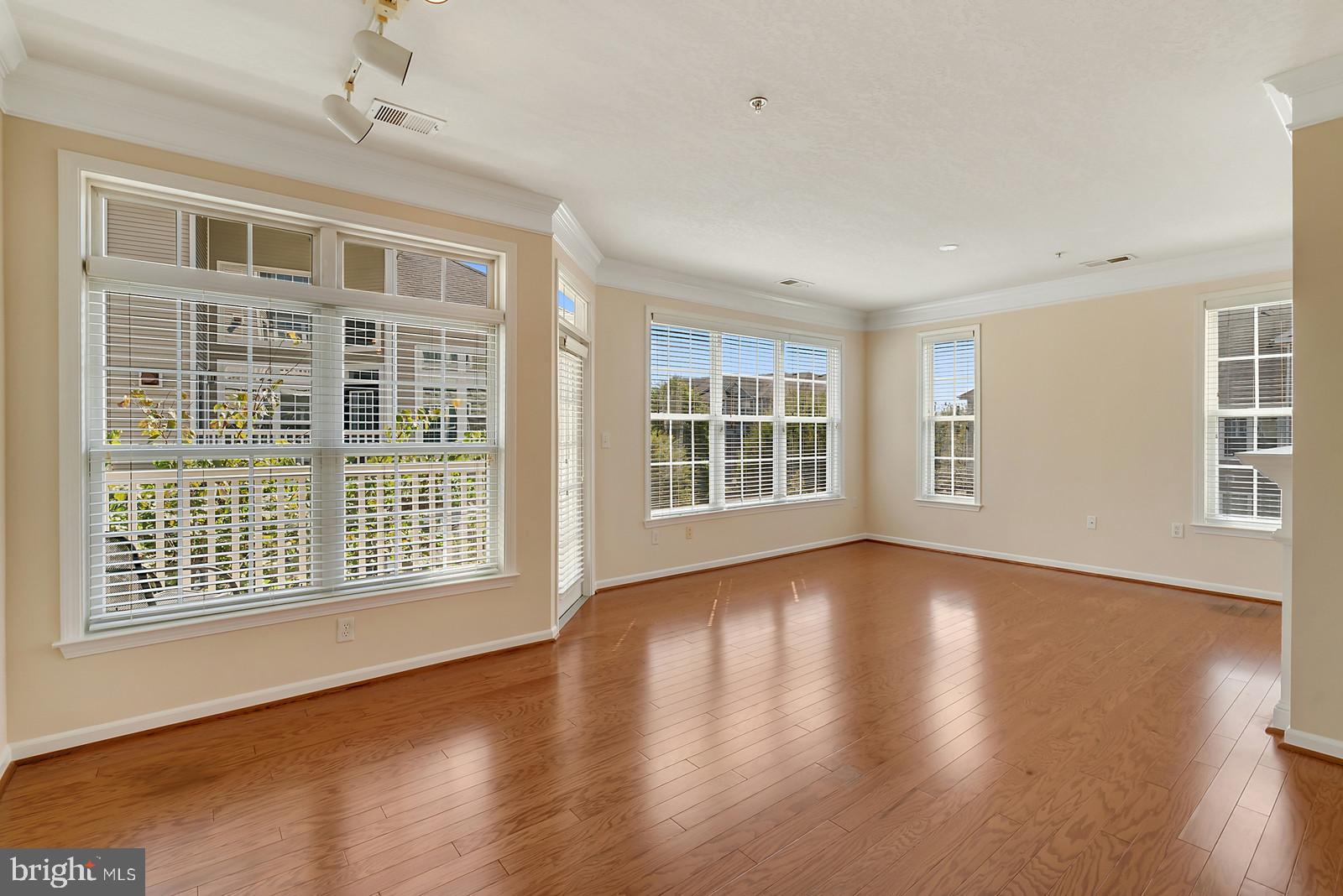 508 Sunset View Terrace Southeast, Unit 306 Leesburg, VA 20175 - Photo 12 of 46