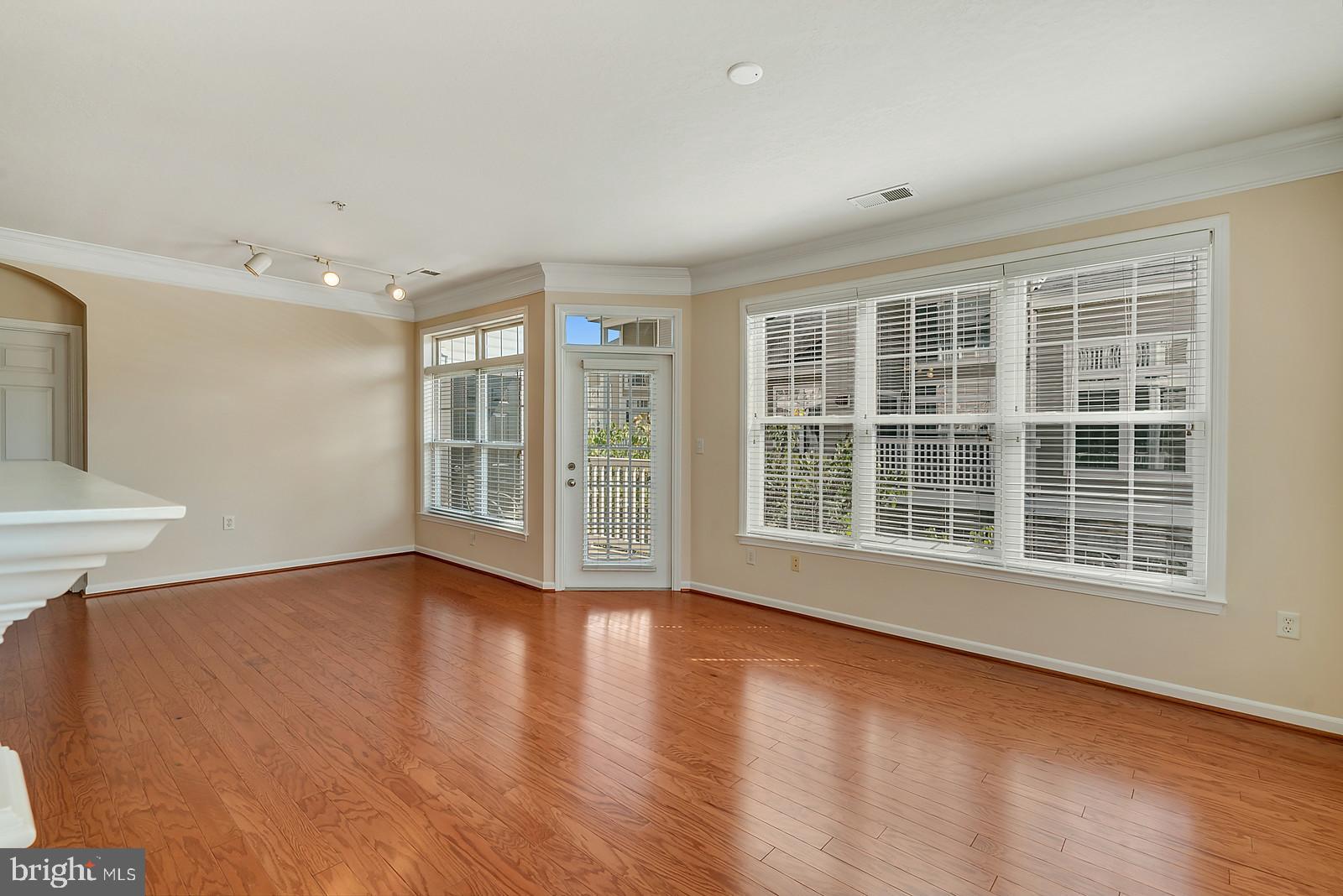 508 Sunset View Terrace Southeast, Unit 306 Leesburg, VA 20175 - Photo 15 of 46