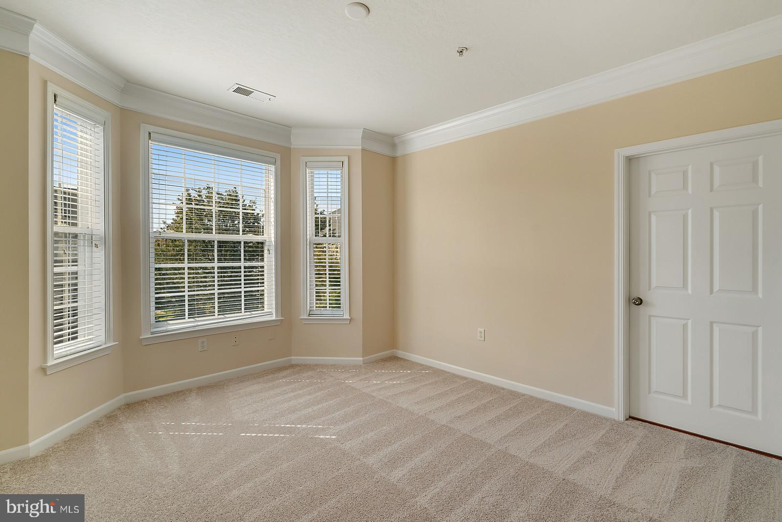 508 Sunset View Terrace Southeast, Unit 306 Leesburg, VA 20175 - Photo 17 of 46