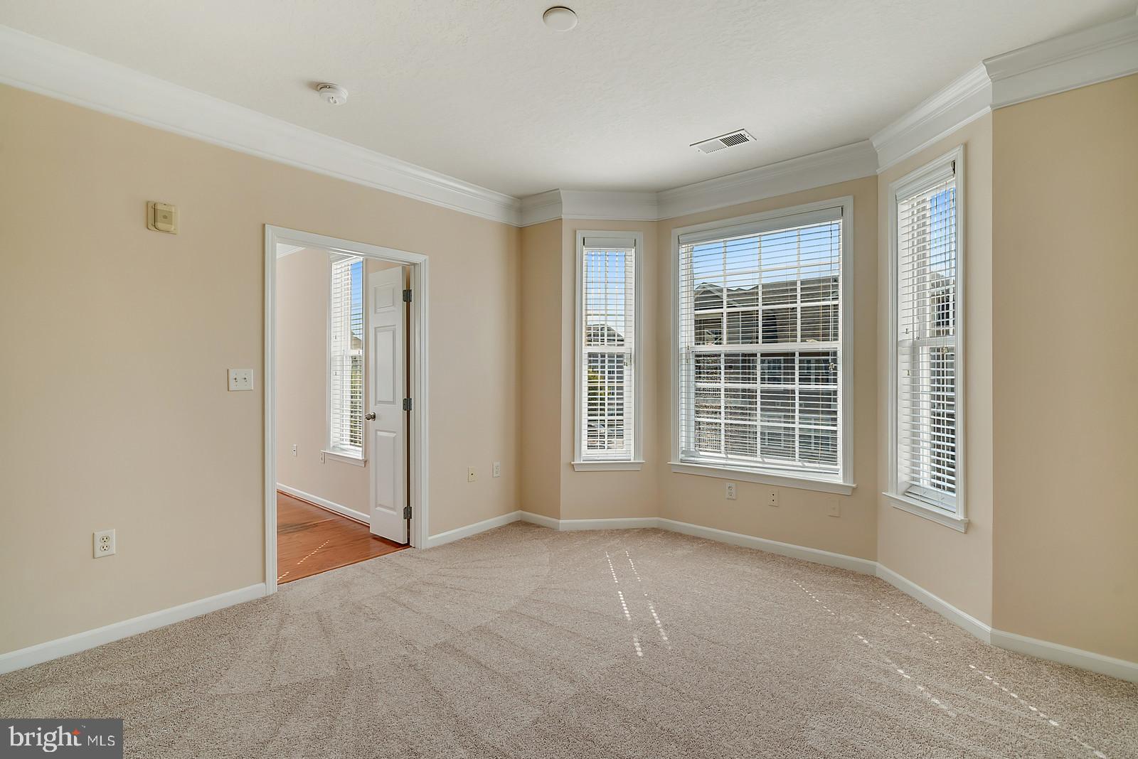 508 Sunset View Terrace Southeast, Unit 306 Leesburg, VA 20175 - Photo 18 of 46