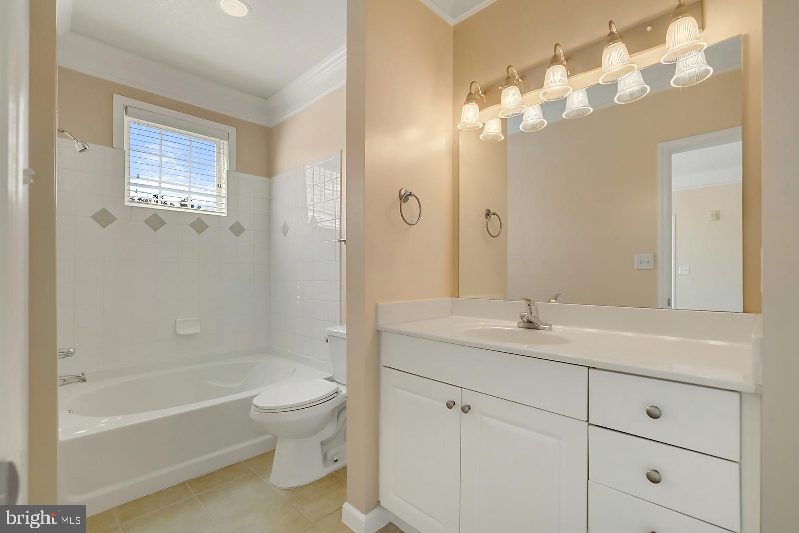 508 Sunset View Terrace Southeast, Unit 306 Leesburg, VA 20175 - Photo 19 of 46