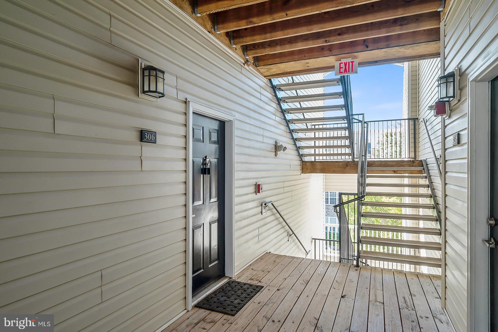 508 Sunset View Terrace Southeast, Unit 306 Leesburg, VA 20175 - Photo 3 of 46