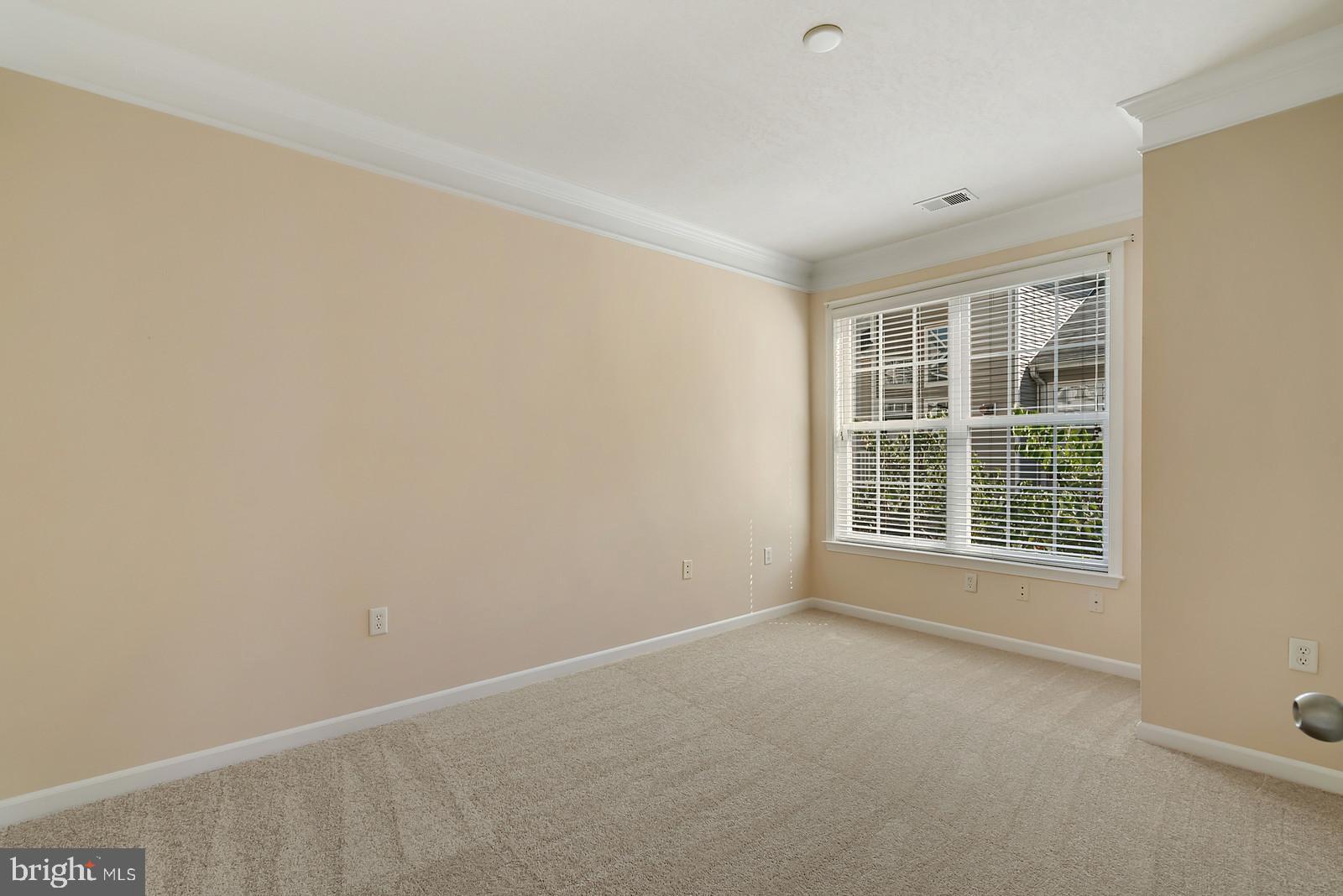 508 Sunset View Terrace Southeast, Unit 306 Leesburg, VA 20175 - Photo 22 of 46