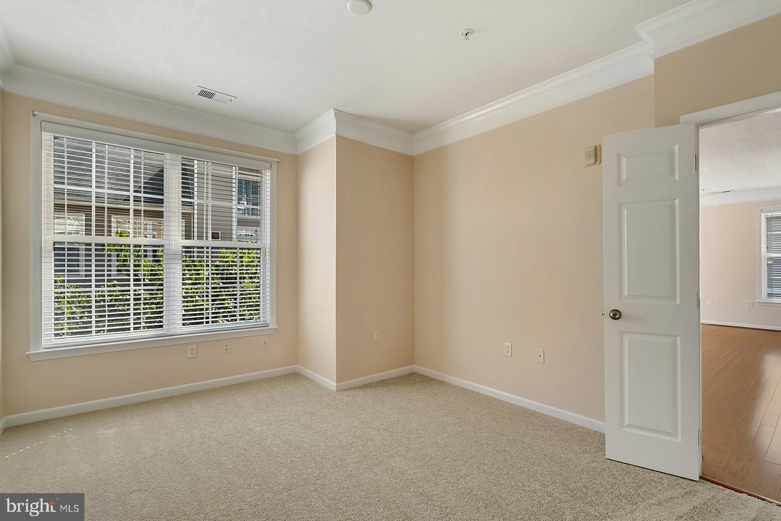 508 Sunset View Terrace Southeast, Unit 306 Leesburg, VA 20175 - Photo 23 of 46