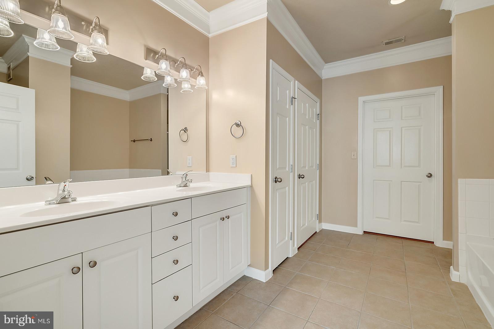 508 Sunset View Terrace Southeast, Unit 306 Leesburg, VA 20175 - Photo 26 of 46