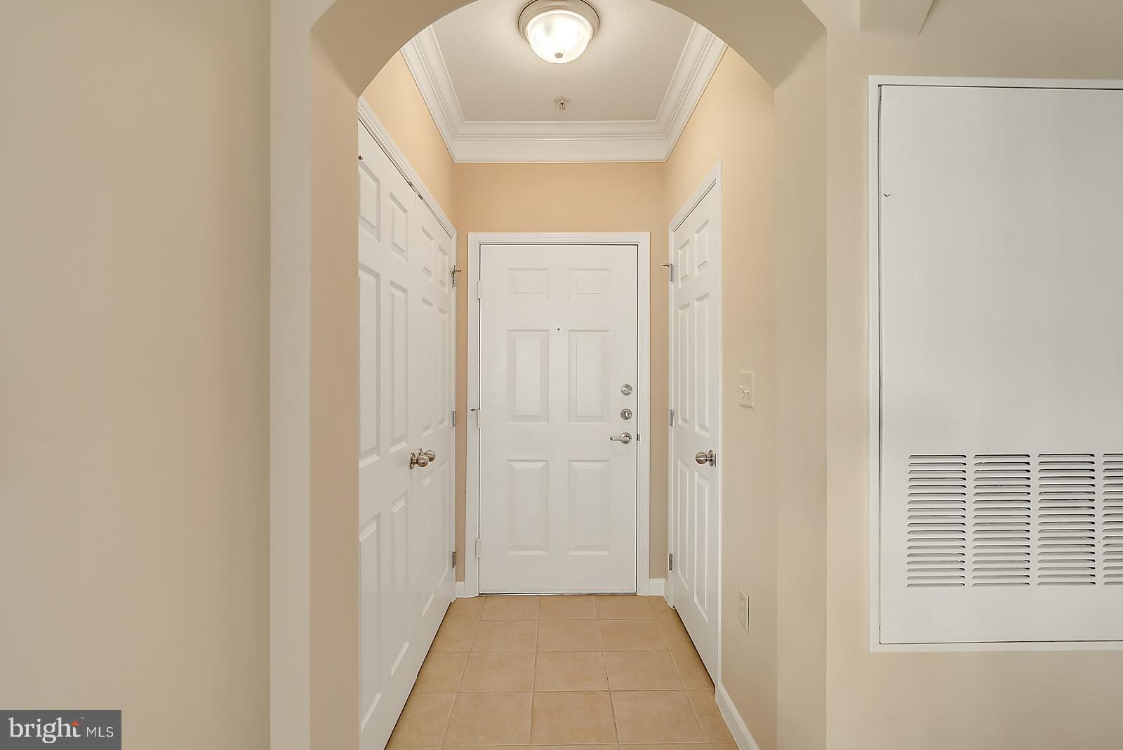 508 Sunset View Terrace Southeast, Unit 306 Leesburg, VA 20175 - Photo 4 of 46