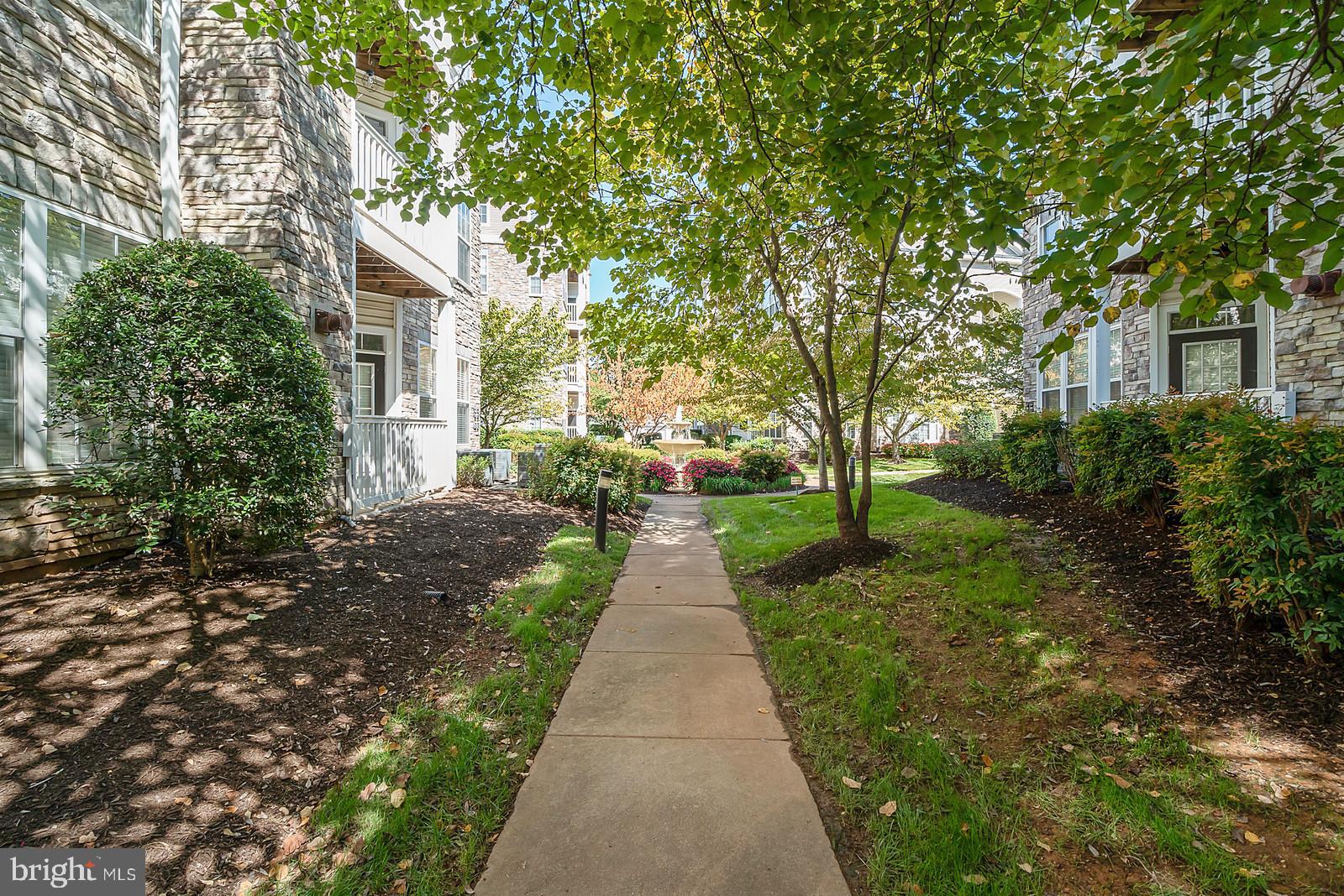 508 Sunset View Terrace Southeast, Unit 306 Leesburg, VA 20175 - Photo 33 of 46
