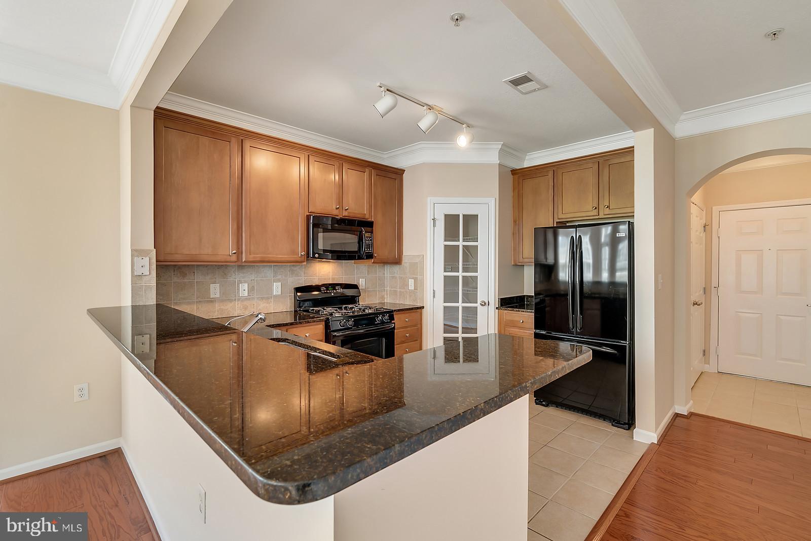 508 Sunset View Terrace Southeast, Unit 306 Leesburg, VA 20175 - Photo 9 of 46