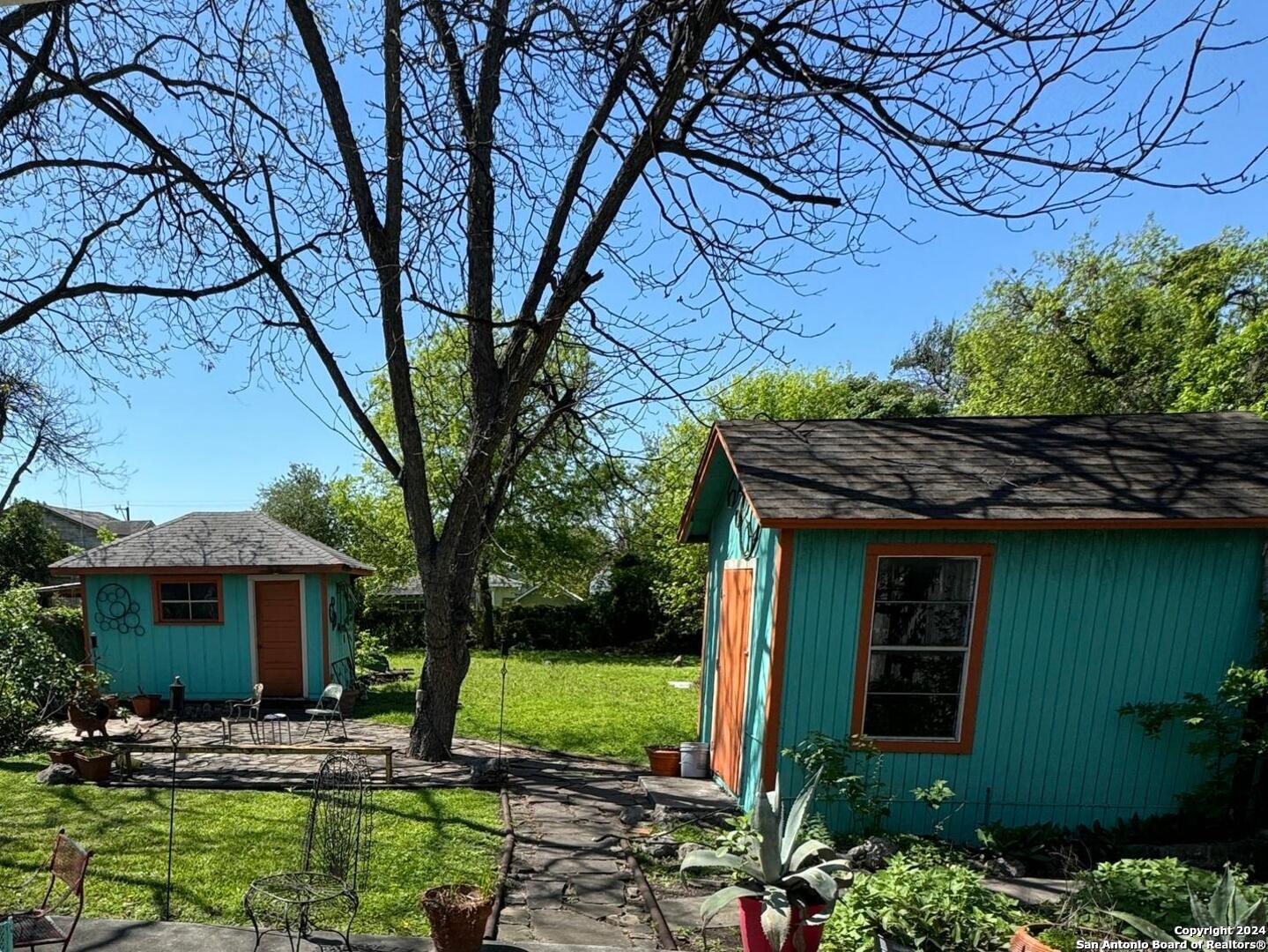 114 Helena Street, Unit 2 San Antonio, TX 78204 - Photo 13 of 14 a front view of a house with garden