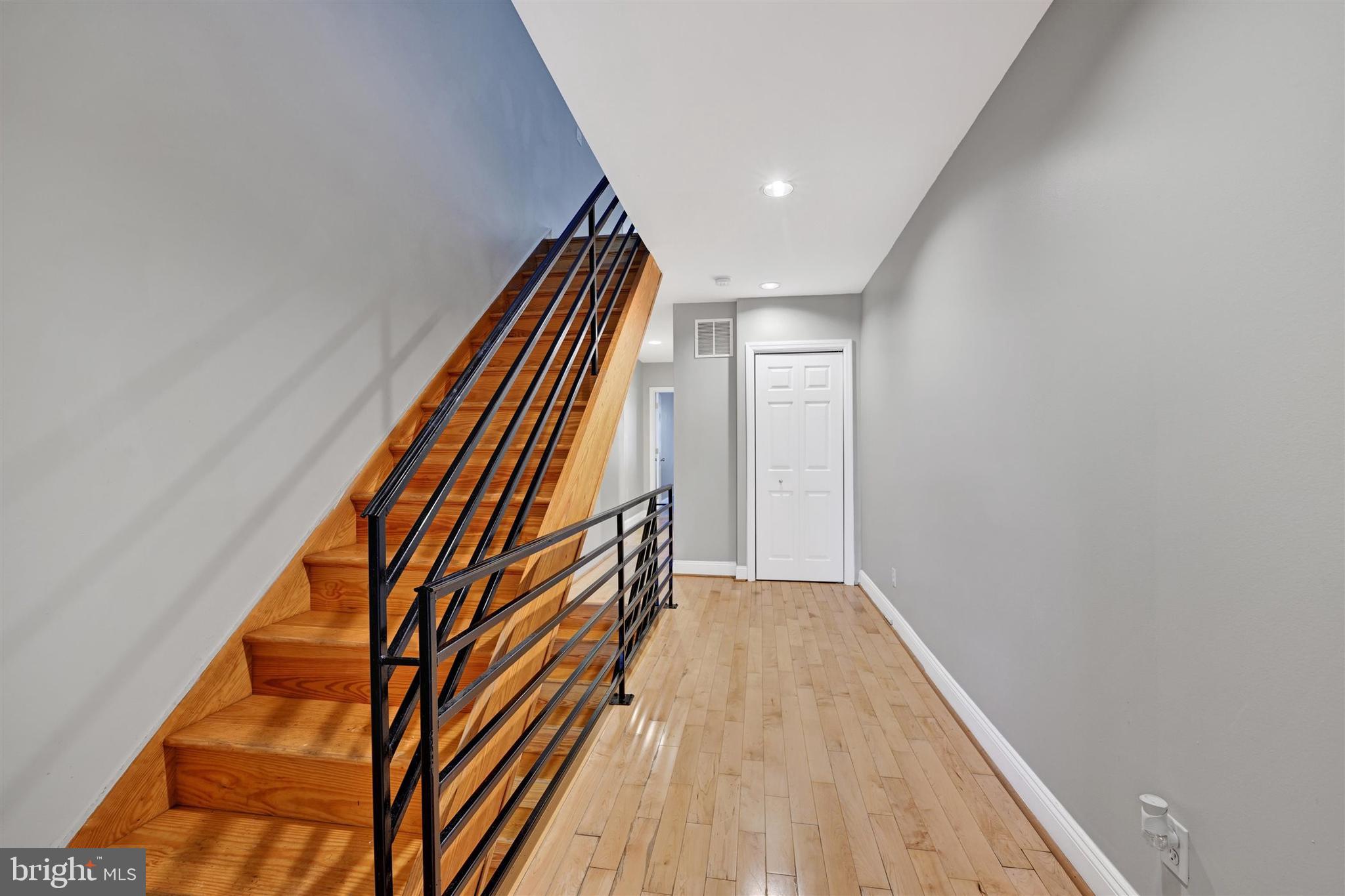 2527 Foster Avenue Baltimore, MD 21224 - Photo 11 of 35