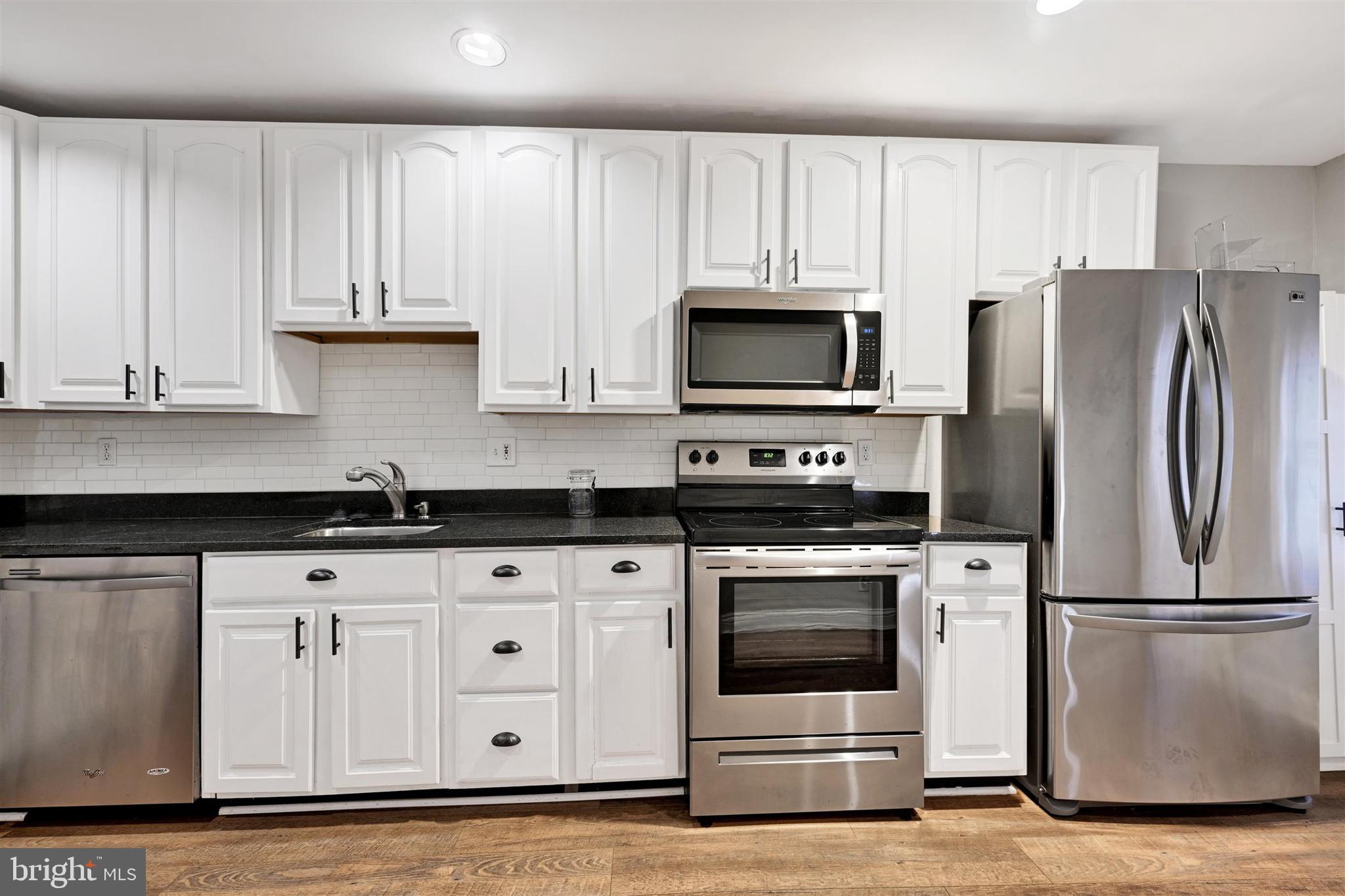 2527 Foster Avenue Baltimore, MD 21224 - Photo 6 of 35