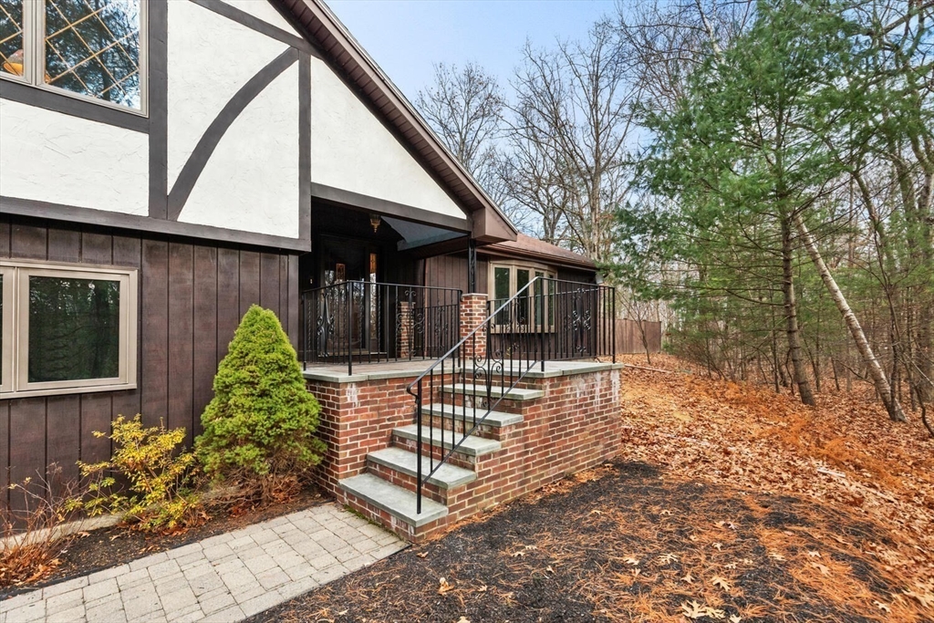 13 Dix Road Ipswich, MA 01938 - Photo 3 of 30