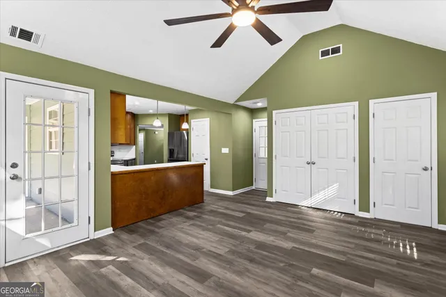 a view of a livingroom with a ceiling fan window and a ceiling fan