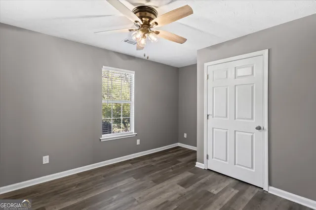 a view of a big room with closet and windows