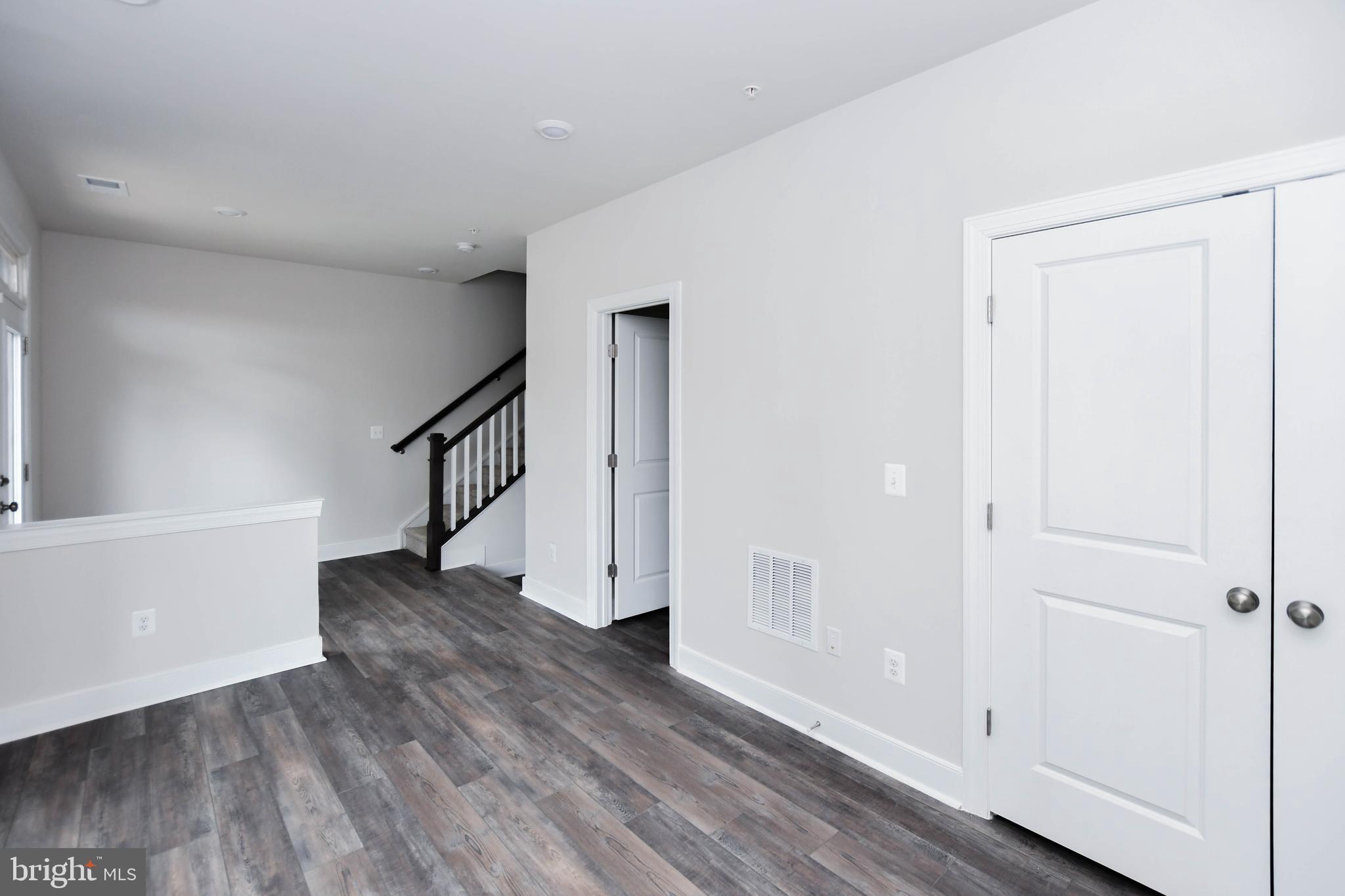 8225 Front Loop Rockville, MD 20855 - Photo 11 of 25