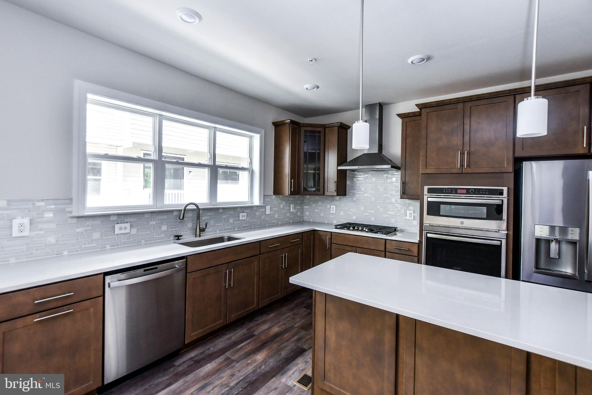 8225 Front Loop Rockville, MD 20855 - Photo 2 of 25