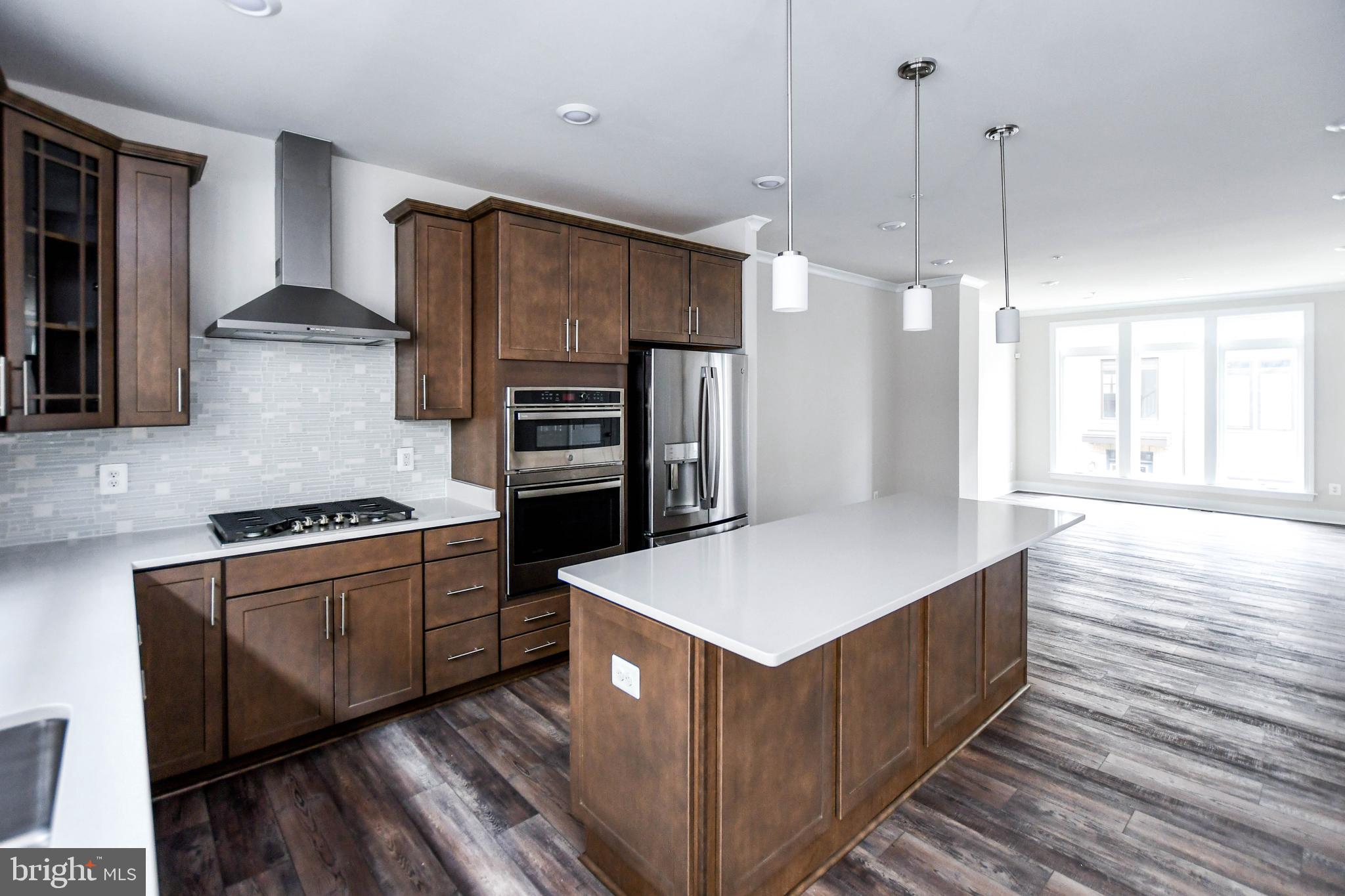 8225 Front Loop Rockville, MD 20855 - Photo 3 of 25