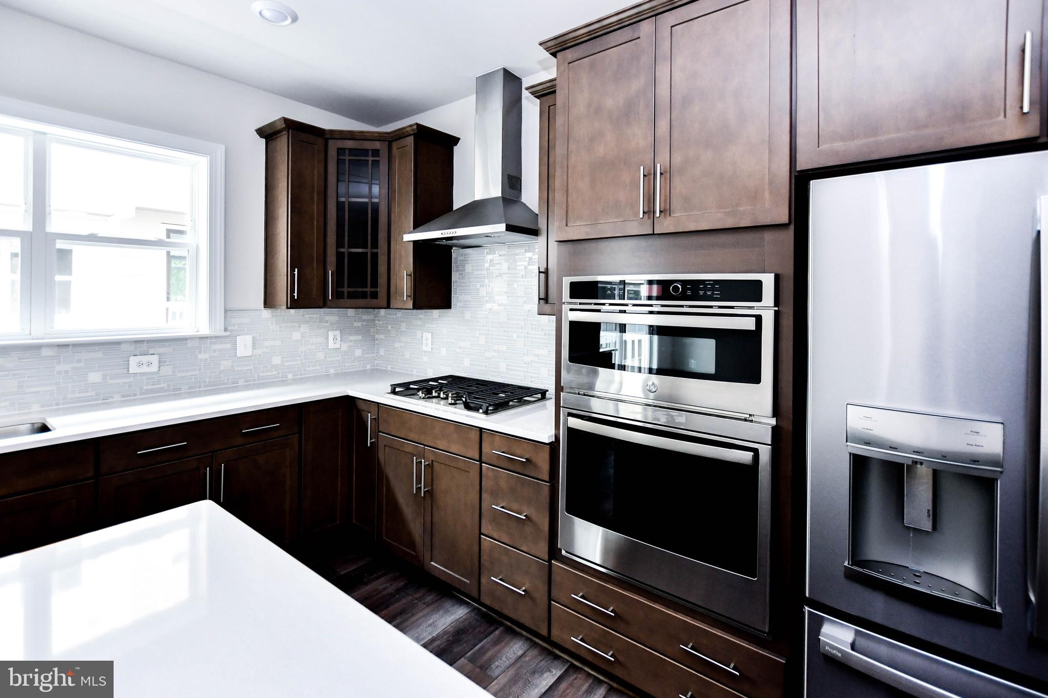 8225 Front Loop Rockville, MD 20855 - Photo 5 of 25