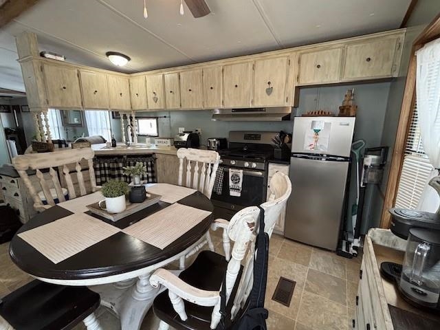330 North Fulton Street, Unit 8 Princeton, WI 54968 - Photo 13 of 20