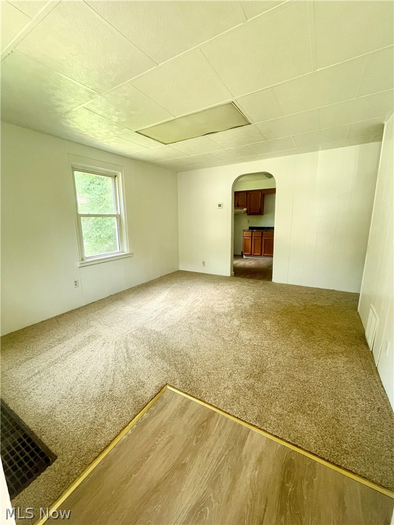 978 Cove Road Weirton, WV 26062 - Photo 3 of 18 Newly carpeted living room