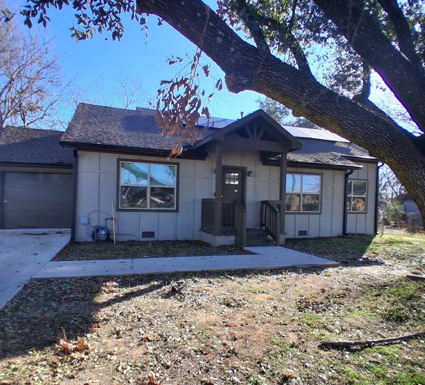 814 Chestnut Street Bonham, TX 75418 - Photo 1 of 12 a front view of a house with a yard