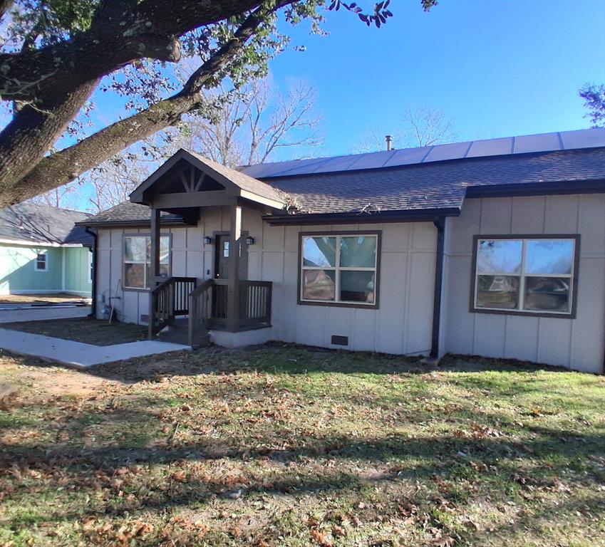 814 Chestnut Street Bonham, TX 75418 - Photo 11 of 12 a view of a big house with a small yard