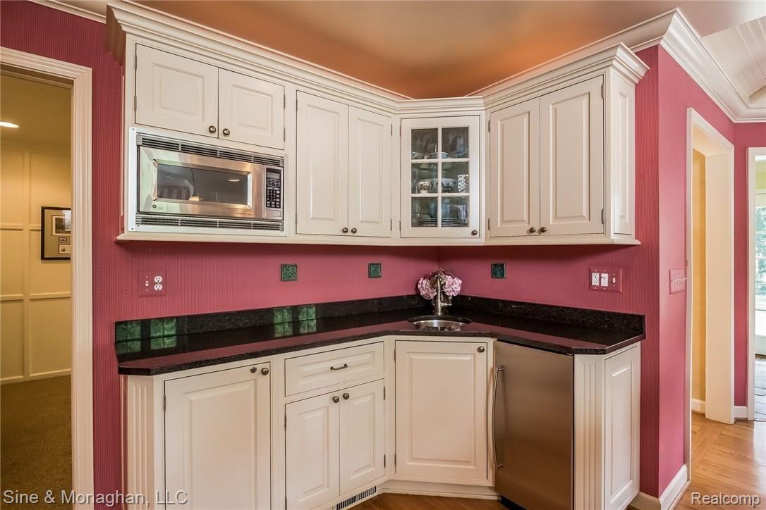 1027 Audubon Road Grosse Pointe, MI 48230 - Photo 17 of 51 018-Kitchen-3063739-medium.jpg