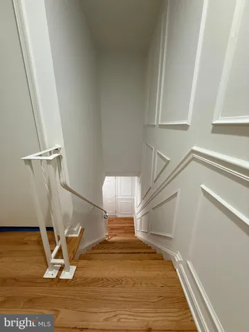 a view of entryway and kitchen