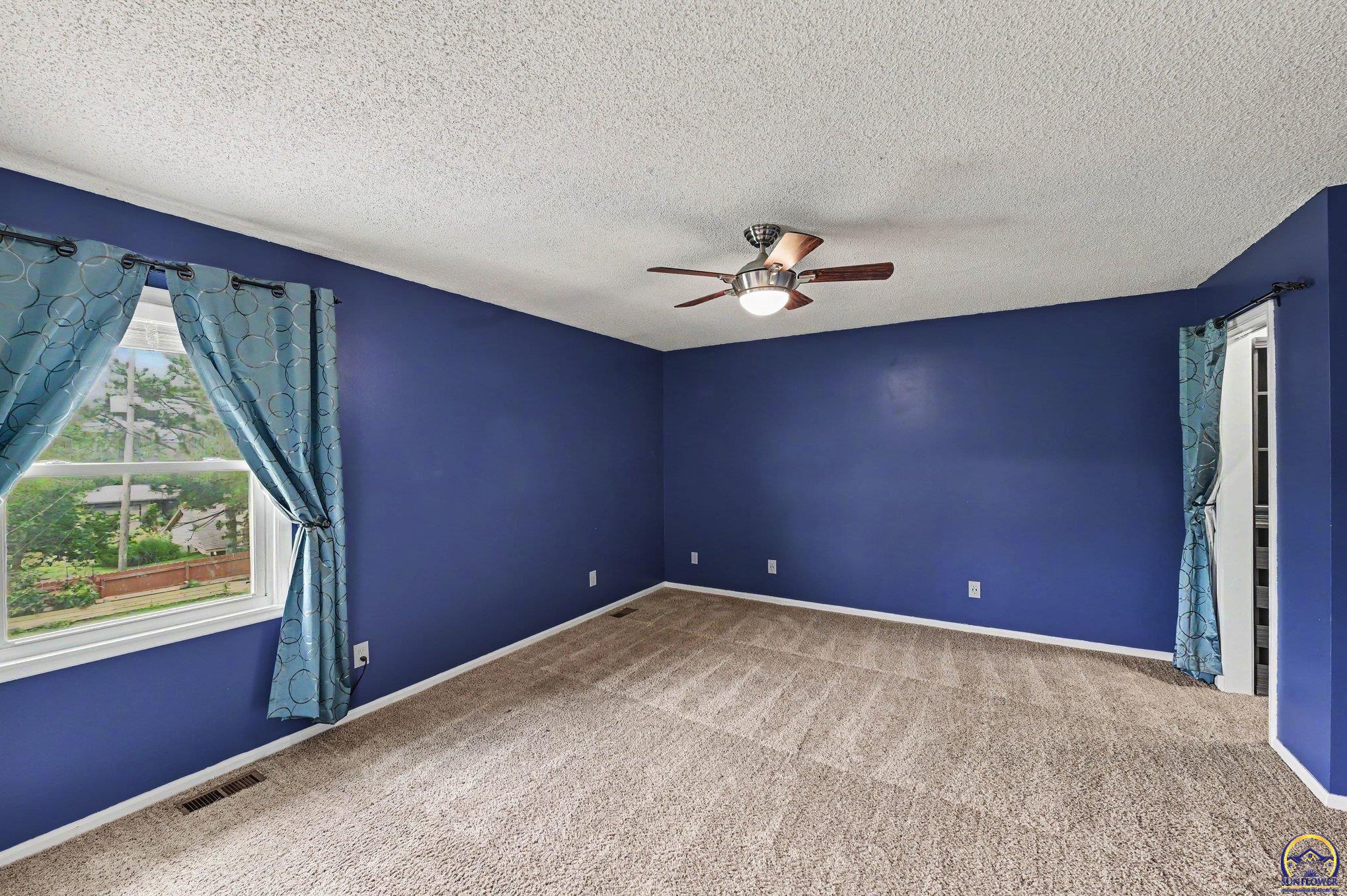 2500 Southwest Gainsboro Road Topeka, KS 66614 - Photo 12 of 27