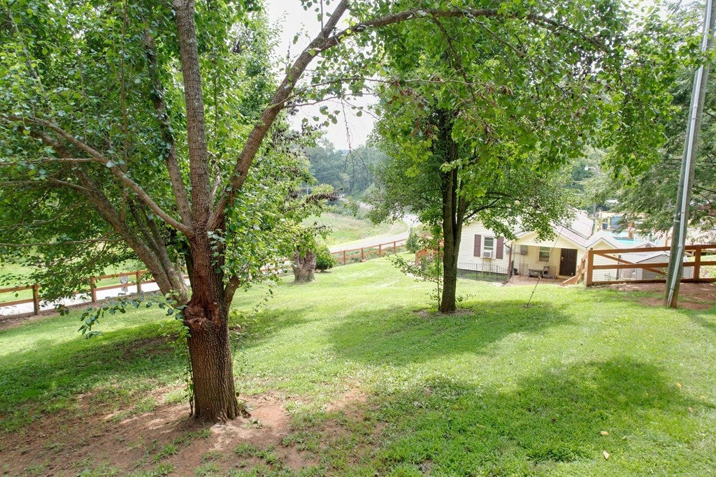 4251 Riverside Drive Independence, VA 24348 - Photo 19 of 42 Gallery Image 19