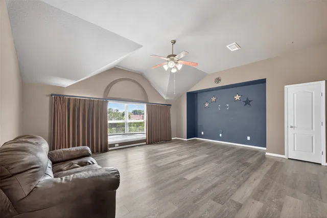 a view of a livingroom with furniture and a ceiling fan