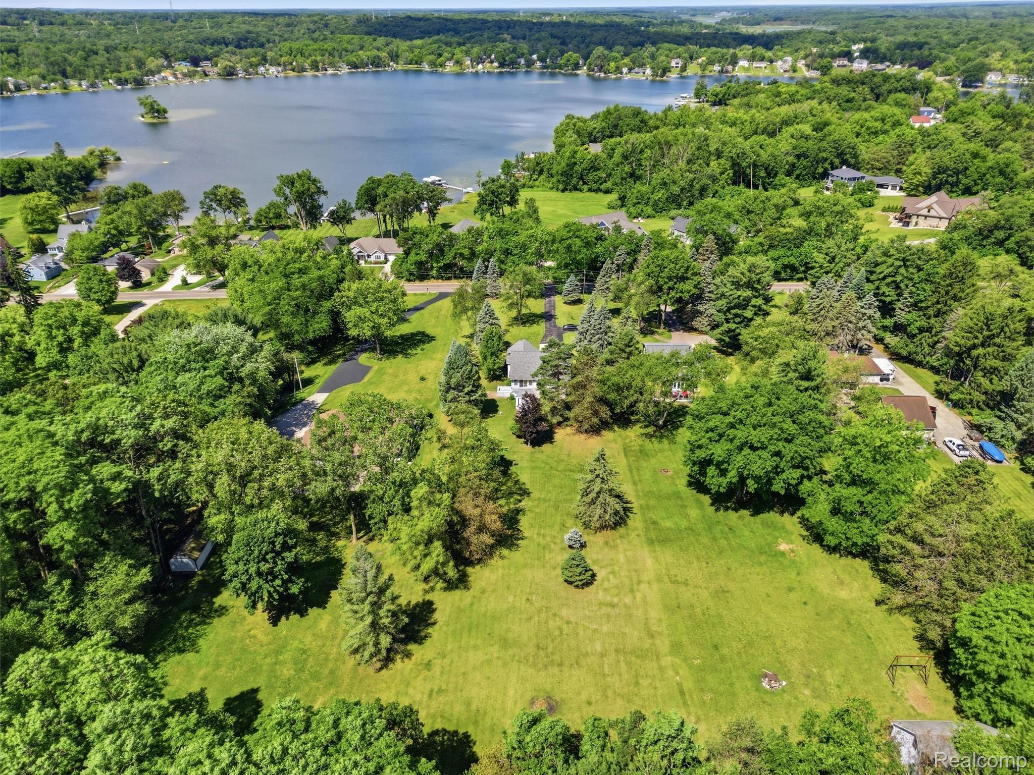 10288 Carmer Road Fenton, MI 48430 - Photo 44 of 52 21-DJI_0824.jpg