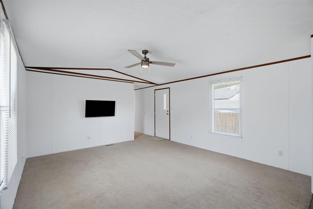 1684 Gale Drive Azle, TX 76020 - Photo 7 of 29