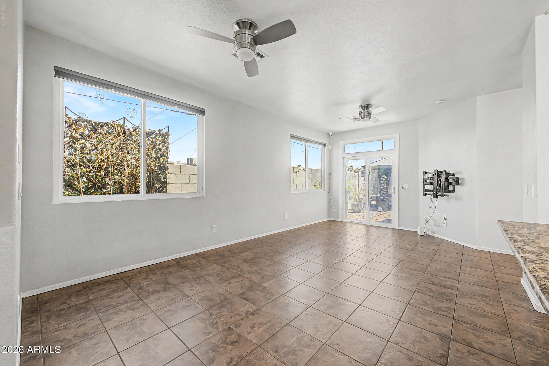 1225 Grenadine Road Phoenix, AZ 85040 - Photo 11 of 36