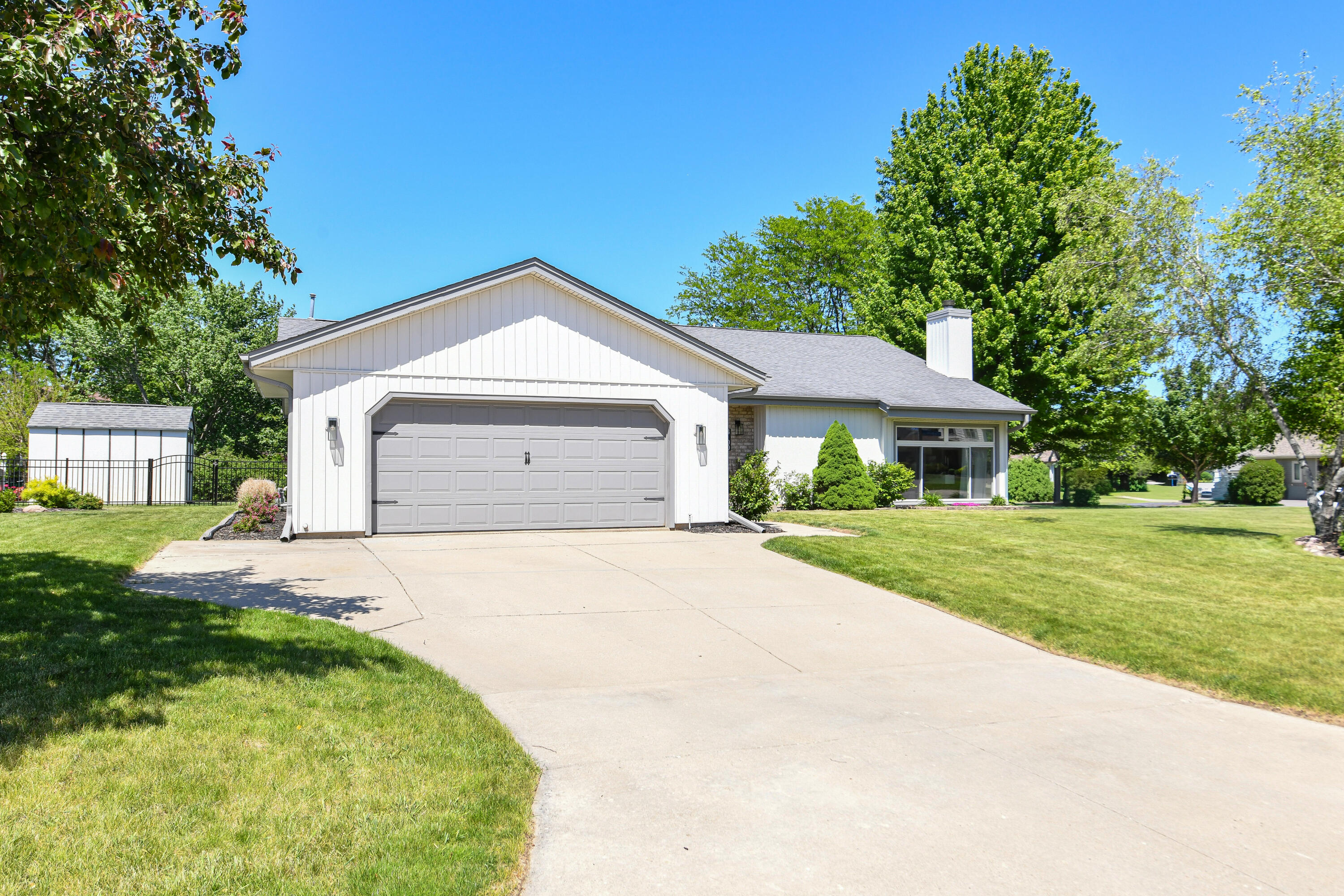 4100 Fieldview Court Franklin, WI 53132 - Photo 2 of 38 HEN_4018