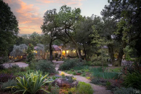 $7,800,000 | 18455 Half Moon Street, Sonoma, CA 95476