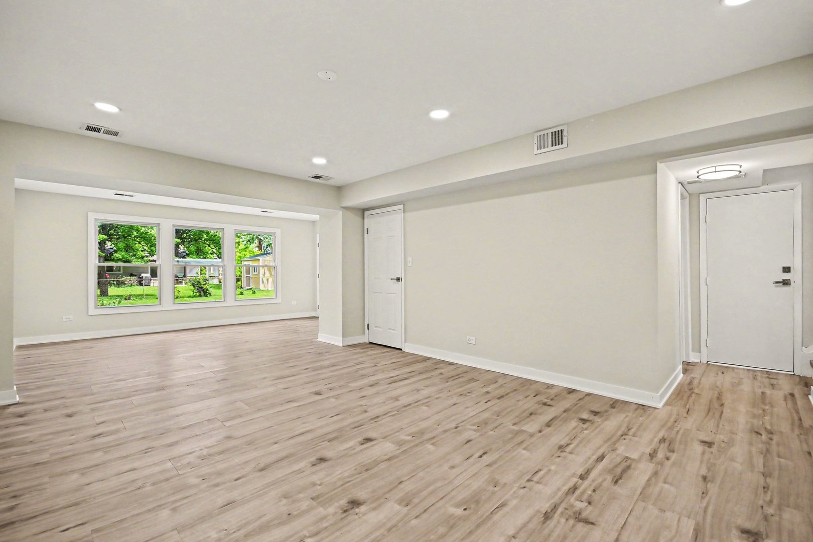 1312 West Oakmont Road Hoffman Estates, IL 60169 - Photo 16 of 29