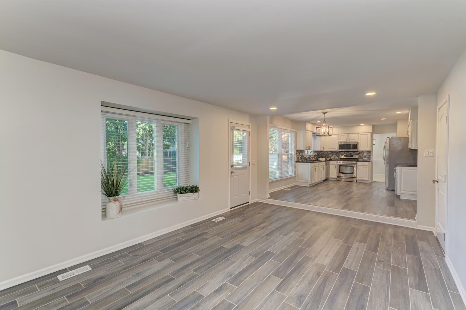 1249 Stonegate Road Naperville, IL 60540 - Photo 22 of 49