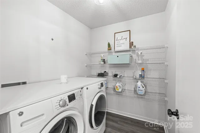 a view of kitchen with washer and dryer