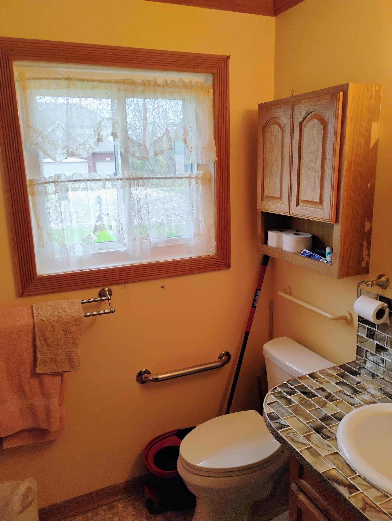 12415 Clinton River Road Sterling Heights, MI 48313 - Photo 14 of 27 12415 Clinton Full Bath1