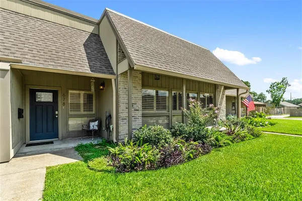 $193,500 | 678 Lakewood Drive, Lake Charles, LA 70605