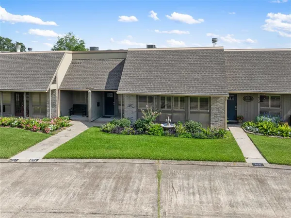 $193,500 | 678 Lakewood Drive, Lake Charles, LA 70605