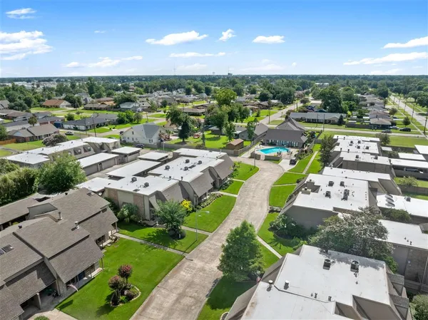 $193,500 | 678 Lakewood Drive, Lake Charles, LA 70605