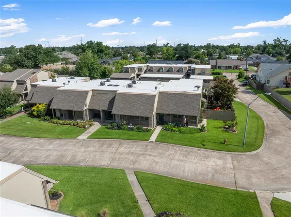 $193,500 | 678 Lakewood Drive, Lake Charles, LA 70605